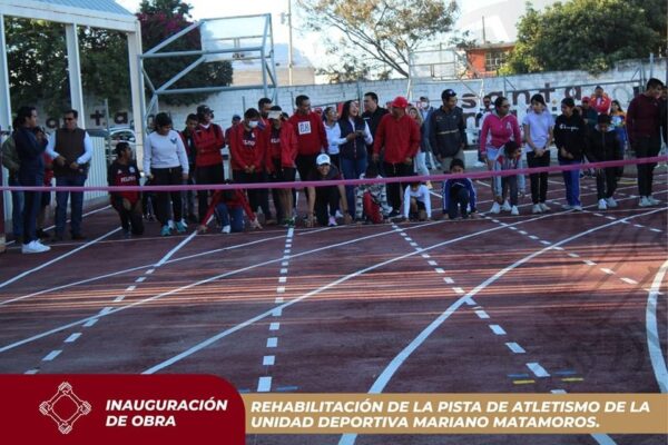 Irene Olea cumple su compromiso con el deporte en Izúcar: inaugura pista de Tartán