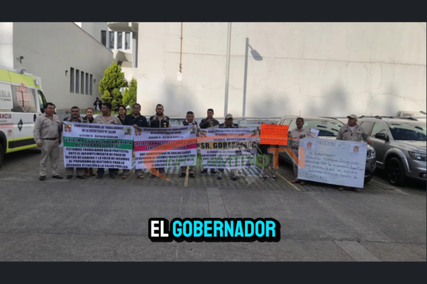 Se manifiestan trabajadores de vectores y se van a paro por falta de pagos y homologación de salarios.