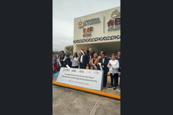 ALEJANDRO ARMENTA Y ARIADNA AYALA INAUGURAN LA CASA DEL ABUE ATLIXQUENSE