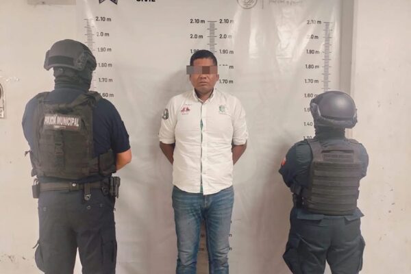 En Cuautlancingo es detenido un hombre por portación de arma de fuego de uso exclusivo del ejército y delitos contra la salud.