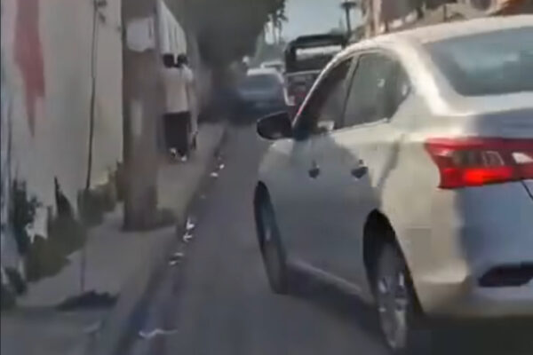 Policías detienen a presuntos asaltantes tras persecución entre Nopalucan y Acajete.